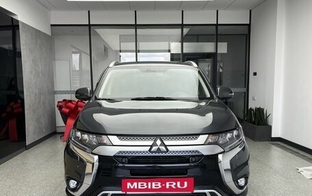 Mitsubishi Outlander III рестайлинг 3, 2020 год, 2 888 000 рублей, 2 фотография