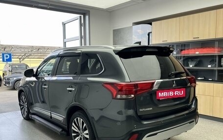 Mitsubishi Outlander III рестайлинг 3, 2020 год, 2 888 000 рублей, 6 фотография
