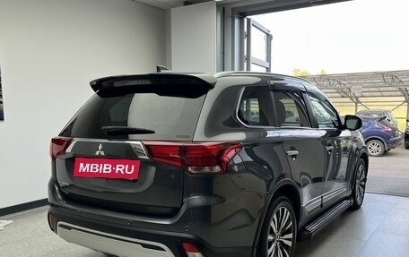 Mitsubishi Outlander III рестайлинг 3, 2020 год, 2 888 000 рублей, 4 фотография
