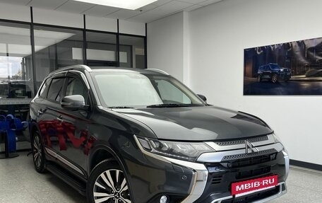 Mitsubishi Outlander III рестайлинг 3, 2020 год, 2 888 000 рублей, 3 фотография
