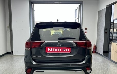 Mitsubishi Outlander III рестайлинг 3, 2020 год, 2 888 000 рублей, 5 фотография