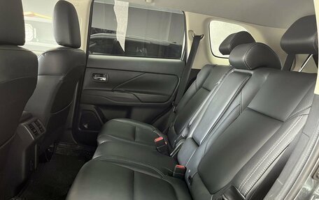 Mitsubishi Outlander III рестайлинг 3, 2020 год, 2 888 000 рублей, 14 фотография