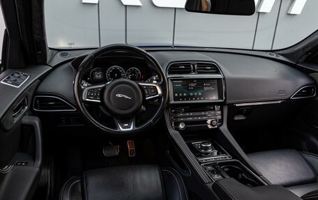 Jaguar F-Pace, 2018 год, 4 180 000 рублей, 9 фотография