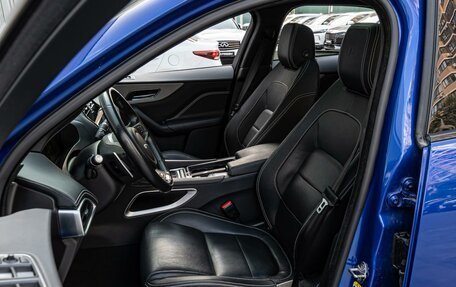 Jaguar F-Pace, 2018 год, 4 180 000 рублей, 13 фотография