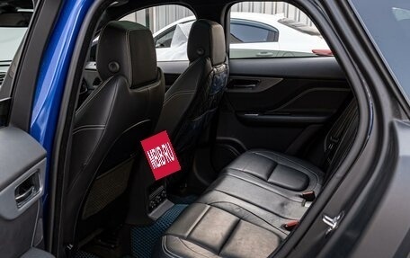 Jaguar F-Pace, 2018 год, 4 180 000 рублей, 14 фотография