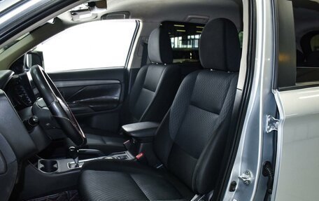 Mitsubishi Outlander III рестайлинг 3, 2014 год, 1 450 000 рублей, 10 фотография