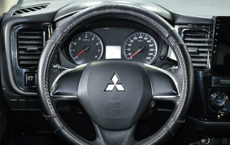 Mitsubishi Outlander III рестайлинг 3, 2014 год, 1 450 000 рублей, 13 фотография