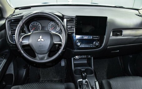 Mitsubishi Outlander III рестайлинг 3, 2014 год, 1 450 000 рублей, 12 фотография