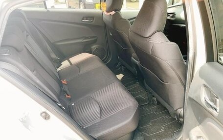 Toyota Prius IV XW50, 2017 год, 1 300 000 рублей, 11 фотография