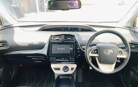 Toyota Prius IV XW50, 2017 год, 1 300 000 рублей, 7 фотография