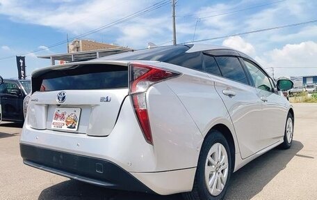 Toyota Prius IV XW50, 2017 год, 1 300 000 рублей, 5 фотография