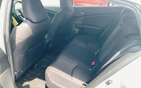 Toyota Prius IV XW50, 2017 год, 1 300 000 рублей, 12 фотография