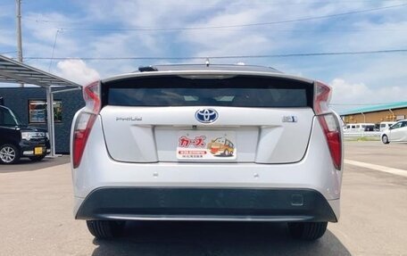Toyota Prius IV XW50, 2017 год, 1 300 000 рублей, 6 фотография