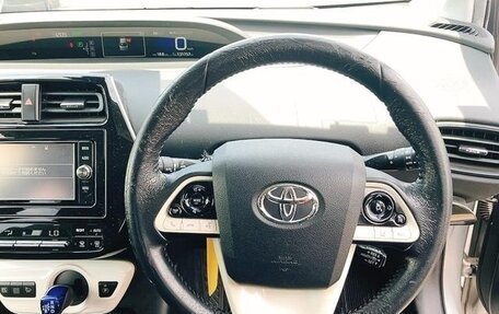 Toyota Prius IV XW50, 2017 год, 1 300 000 рублей, 8 фотография