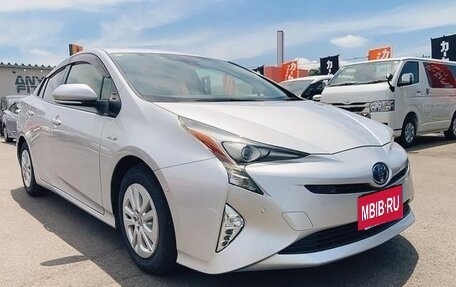 Toyota Prius IV XW50, 2017 год, 1 300 000 рублей, 3 фотография