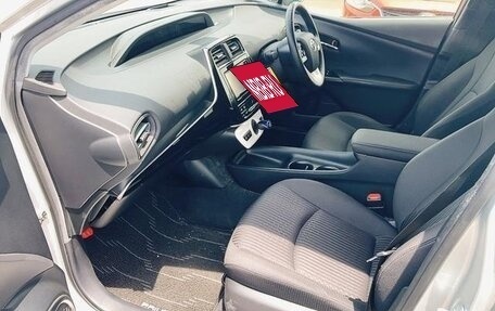 Toyota Prius IV XW50, 2017 год, 1 300 000 рублей, 9 фотография