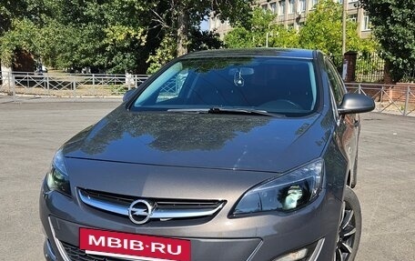 Opel Astra J, 2014 год, 980 000 рублей, 2 фотография