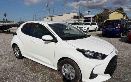 Toyota Yaris, 2022 год, 750 000 рублей, 3 фотография