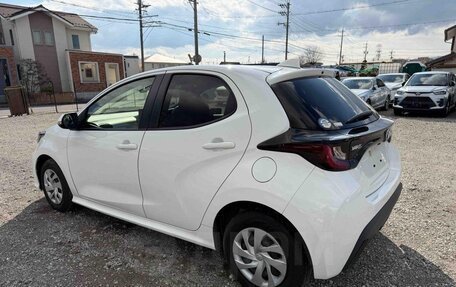 Toyota Yaris, 2022 год, 750 000 рублей, 4 фотография