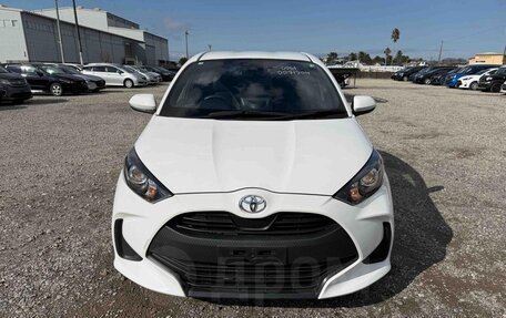 Toyota Yaris, 2022 год, 750 000 рублей, 2 фотография