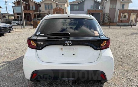 Toyota Yaris, 2022 год, 750 000 рублей, 5 фотография