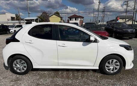 Toyota Yaris, 2022 год, 750 000 рублей, 8 фотография