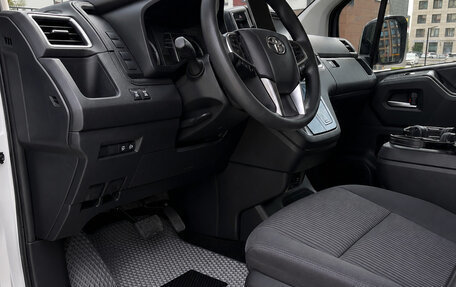 Toyota HiAce H300, 2020 год, 6 000 000 рублей, 9 фотография