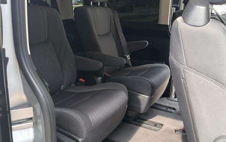 Toyota HiAce H300, 2020 год, 6 000 000 рублей, 7 фотография