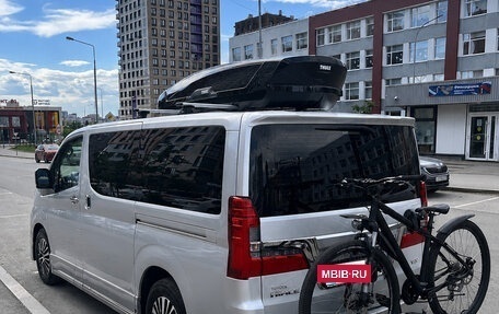 Toyota HiAce H300, 2020 год, 6 000 000 рублей, 2 фотография