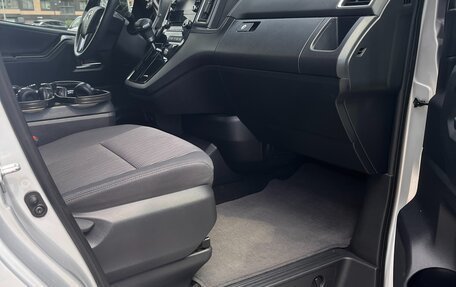 Toyota HiAce H300, 2020 год, 6 000 000 рублей, 10 фотография