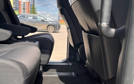 Toyota HiAce H300, 2020 год, 6 000 000 рублей, 12 фотография