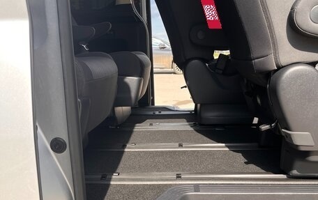 Toyota HiAce H300, 2020 год, 6 000 000 рублей, 25 фотография