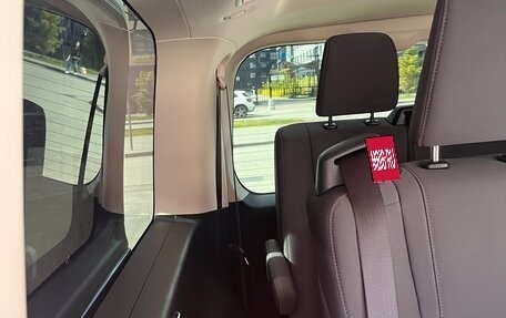 Toyota HiAce H300, 2020 год, 6 000 000 рублей, 36 фотография
