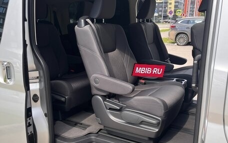 Toyota HiAce H300, 2020 год, 6 000 000 рублей, 37 фотография