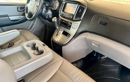 Hyundai Grand Starex Grand Starex I рестайлинг 2, 2017 год, 2 400 000 рублей, 13 фотография