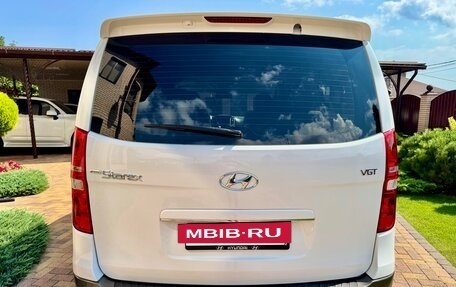 Hyundai Grand Starex Grand Starex I рестайлинг 2, 2017 год, 2 400 000 рублей, 6 фотография