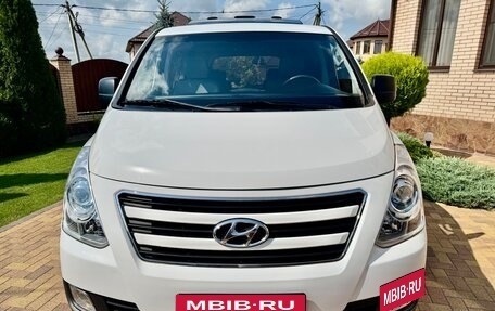 Hyundai Grand Starex Grand Starex I рестайлинг 2, 2017 год, 2 400 000 рублей, 2 фотография