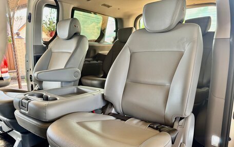 Hyundai Grand Starex Grand Starex I рестайлинг 2, 2017 год, 2 400 000 рублей, 21 фотография