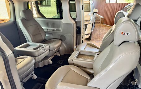 Hyundai Grand Starex Grand Starex I рестайлинг 2, 2017 год, 2 400 000 рублей, 24 фотография