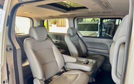 Hyundai Grand Starex Grand Starex I рестайлинг 2, 2017 год, 2 400 000 рублей, 15 фотография