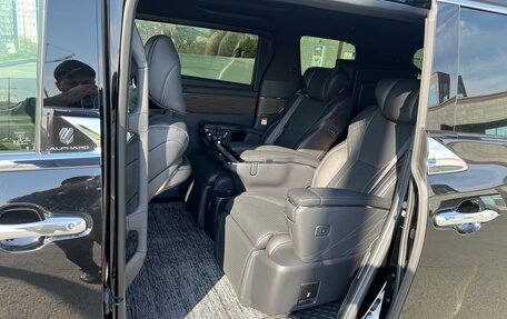 Toyota Alphard, 2024 год, 12 100 000 рублей, 11 фотография