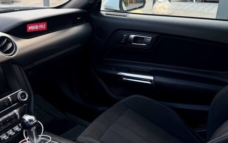 Ford Mustang VI рестайлинг, 2019 год, 2 300 000 рублей, 6 фотография