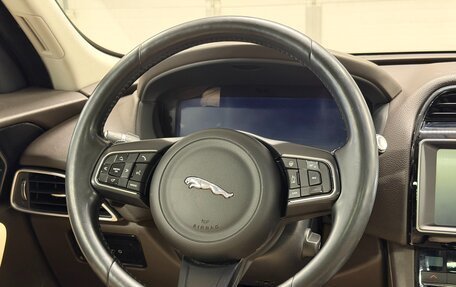 Jaguar F-Pace, 2017 год, 2 430 000 рублей, 21 фотография