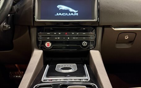 Jaguar F-Pace, 2017 год, 2 430 000 рублей, 27 фотография