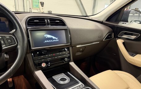 Jaguar F-Pace, 2017 год, 2 430 000 рублей, 26 фотография