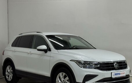 Volkswagen Tiguan II, 2021 год, 2 970 000 рублей, 10 фотография