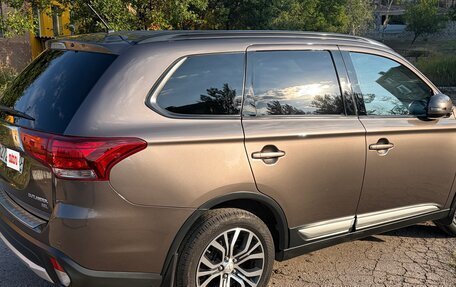 Mitsubishi Outlander III рестайлинг 3, 2016 год, 2 100 000 рублей, 3 фотография