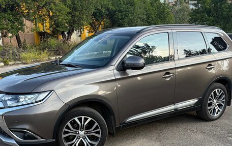 Mitsubishi Outlander III рестайлинг 3, 2016 год, 2 100 000 рублей, 6 фотография