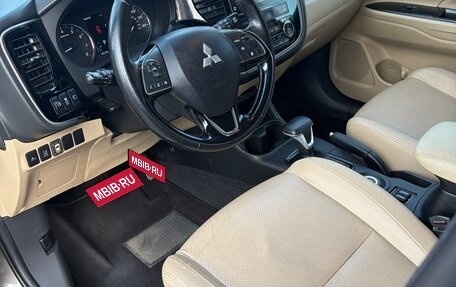 Mitsubishi Outlander III рестайлинг 3, 2016 год, 2 100 000 рублей, 8 фотография