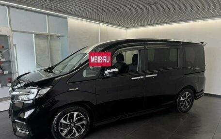 Honda Stepwgn IV, 2019 год, 1 995 000 рублей, 2 фотография